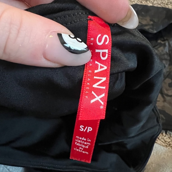 Spanx faux leather camo print full-length leggings size small - Picture 4 of 4